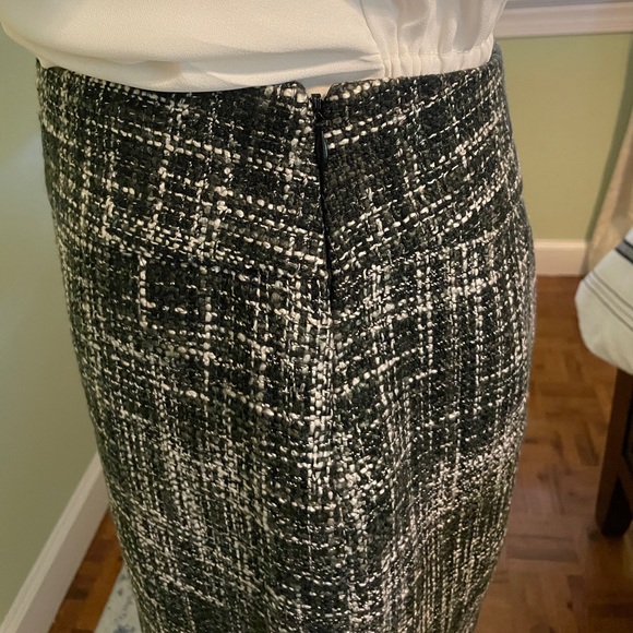 Limited Tweed Black/White Mini Skirt Size 4 NWT - Picture 4 of 8